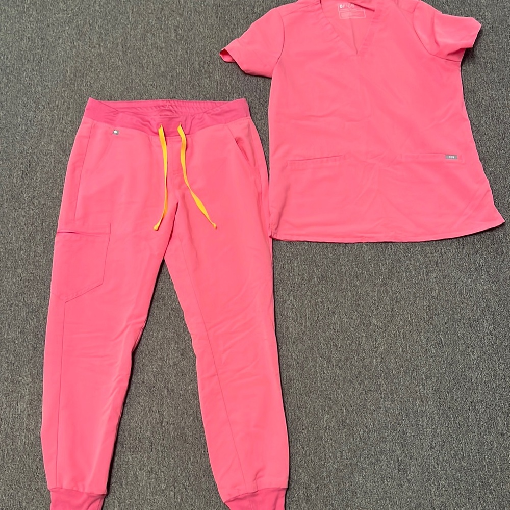 Medium high rise scrubs